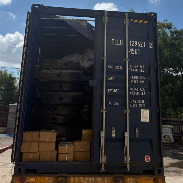 cadena y neum&aacute;ticos para guardabarros neum&aacute;tico